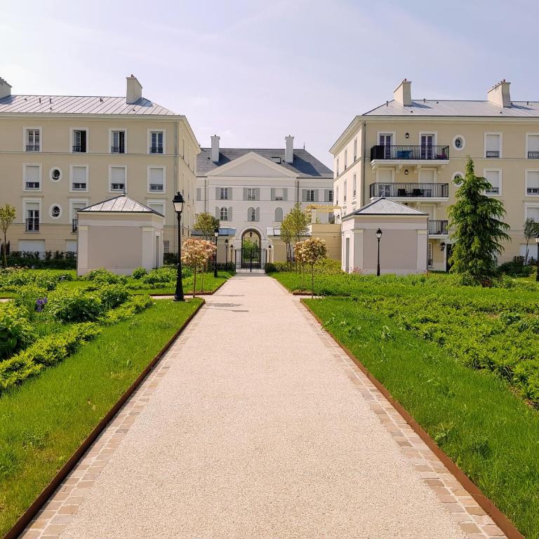 Air-conditioned apartment, walking distance to disney - DISNEY MAGICAL HOMES, PARIS - Appartement - 35