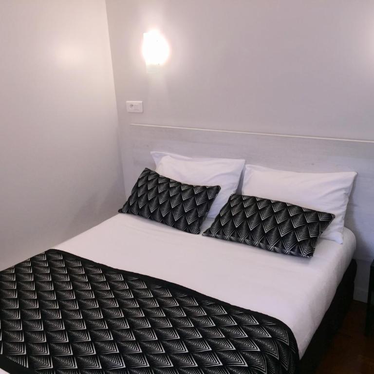 Hôtel Vendôme - Chambre Simple Climatisée - 1