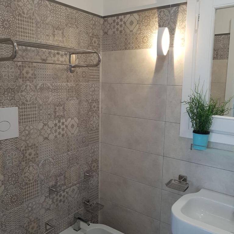 B&B Aloe Comfort Rooms - Camera Matrimoniale con Balcone - 40