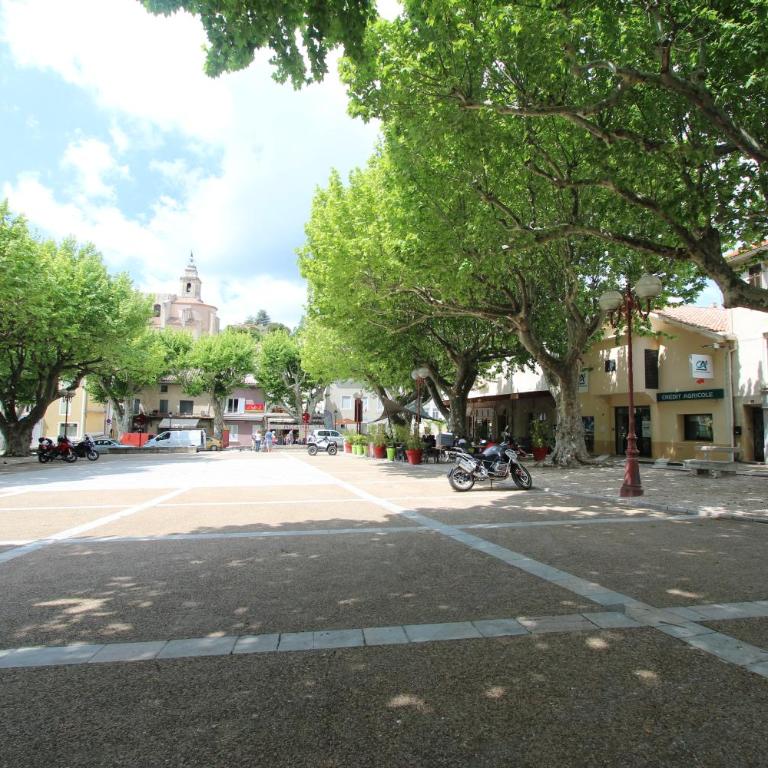 "La place du village" - Appartement - 22