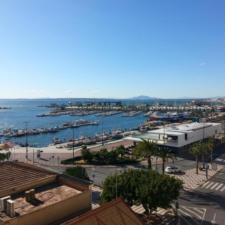2 bedroom's flat on the beach, City center, 1 line - Apartamento de 2 dormitorios - 1