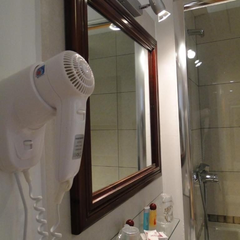 Hostal Ripoll Ibiza - Habitación Doble con baño compartido - 1 o 2 camas - 2