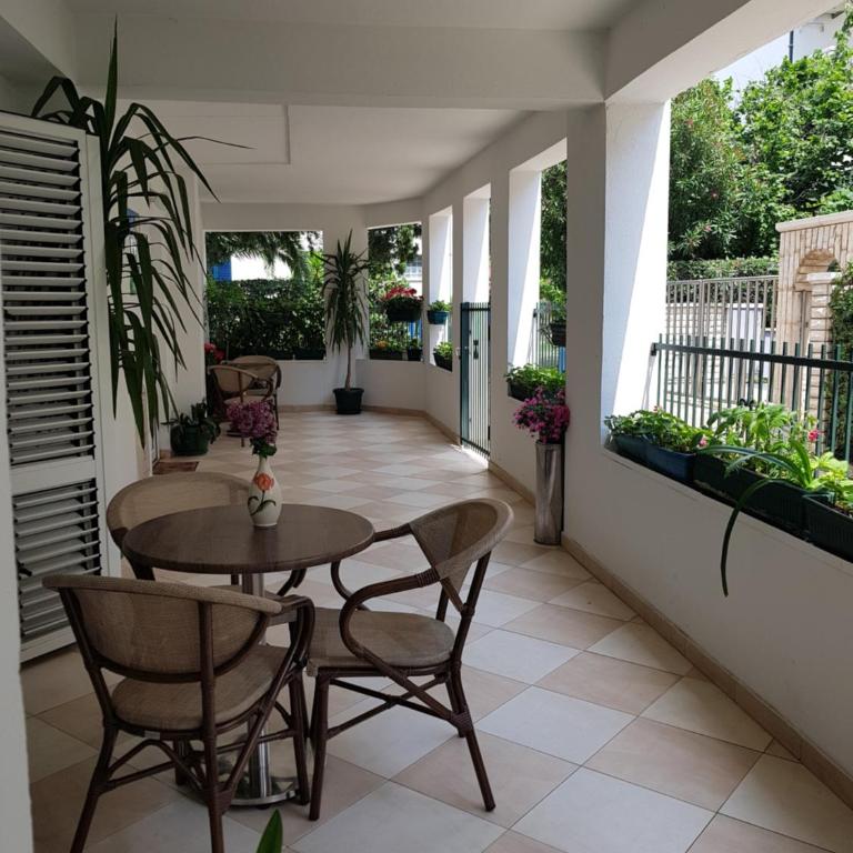 Apartments Tamara - Apartman s 2 Spavaće Sobe i Terasom - Prizemlje - 3