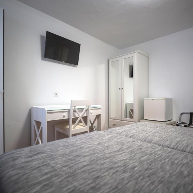 Hostal San Ramón - Habitación Doble Superior - 2 camas - 8