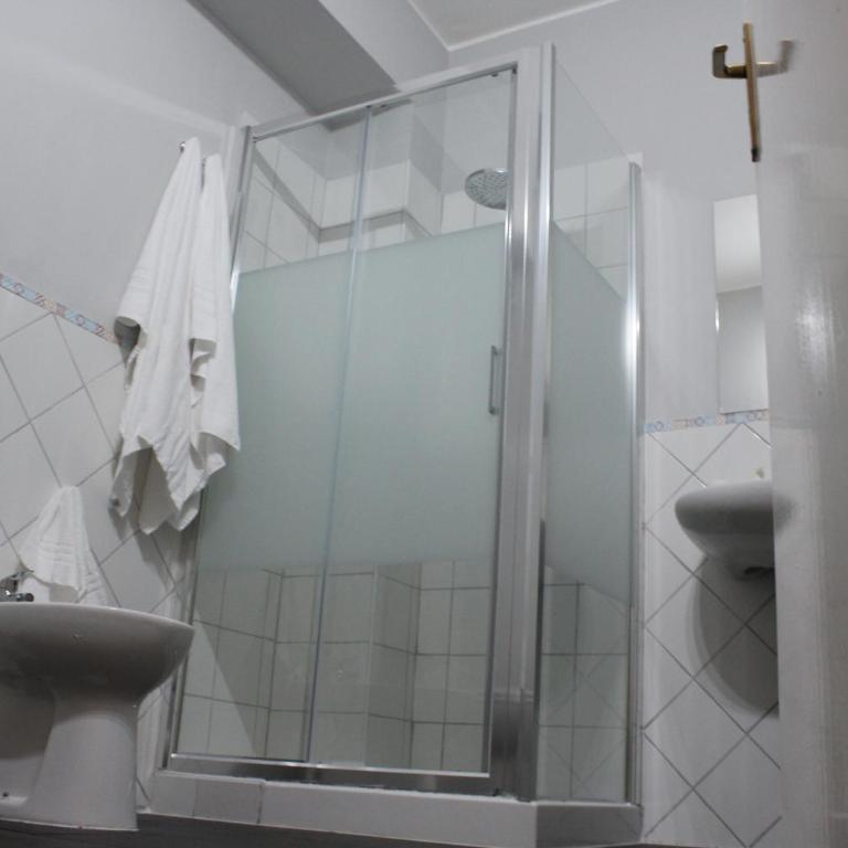Harmony Rooms - Deluxe Room - 4