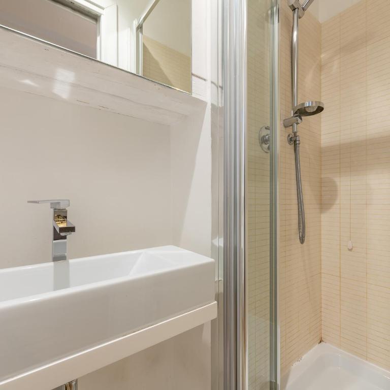 Sardinia Home Design - Double Room with Private Bathroom - 4