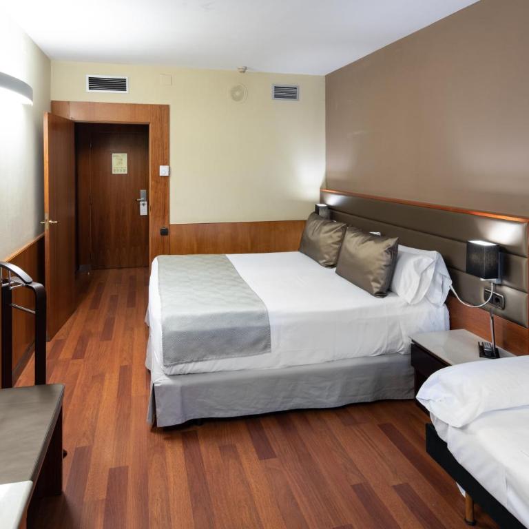 Catalonia Diagonal Centro - Triple Room (3 Adults) - 1