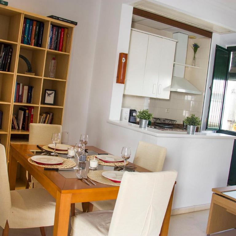 Luz y balcones junto a la Giralda - Apartamento - 10