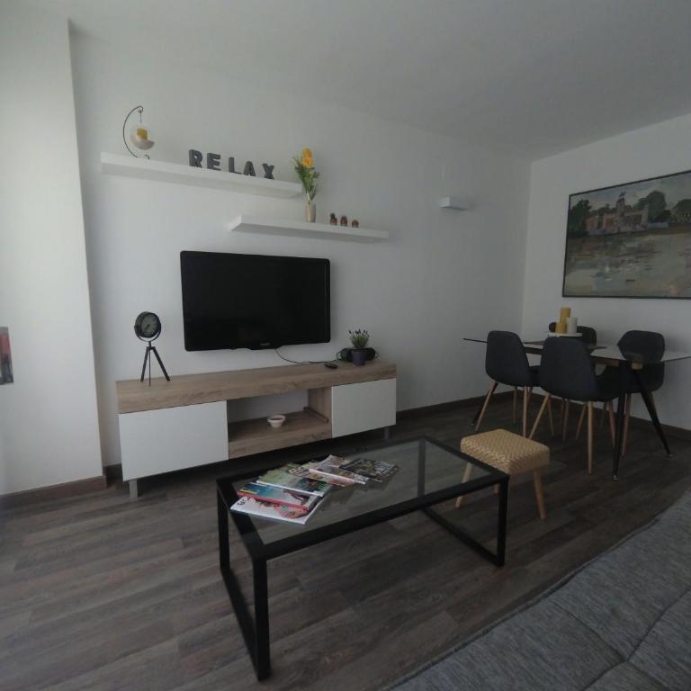 Playa y golf La Pineda - Apartment with Balcony - 6