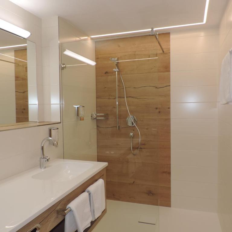 Landhotel Hochlackenhof - Deluxe Double Room - 9