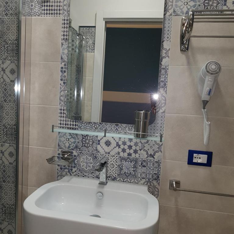 B&B Aloe Comfort Rooms - Camera Matrimoniale Piccola con Patio - 6