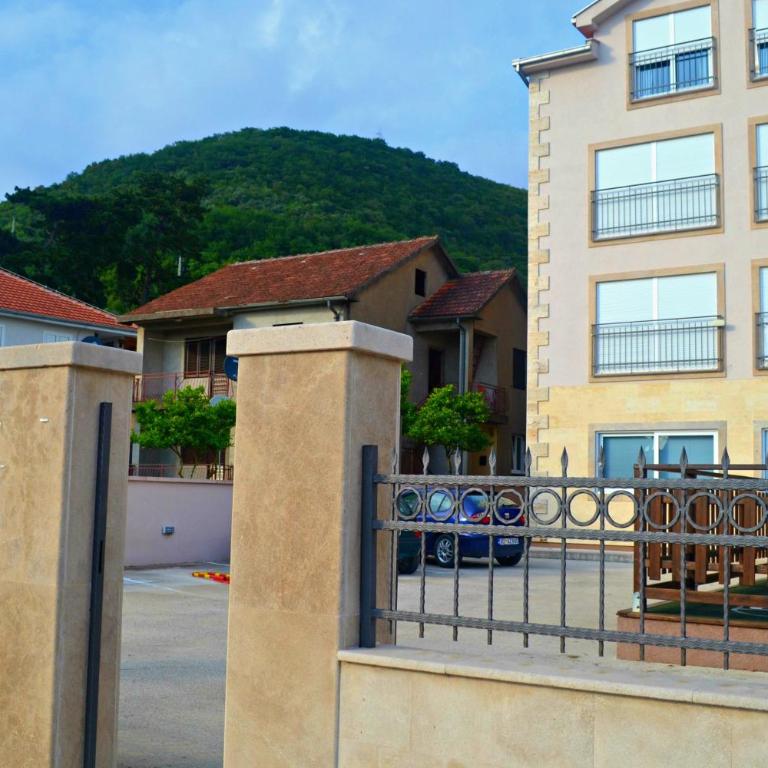 Bayview Apartments Tivat Montenegro - Two-Bedroom Apartment with Sea View - 22