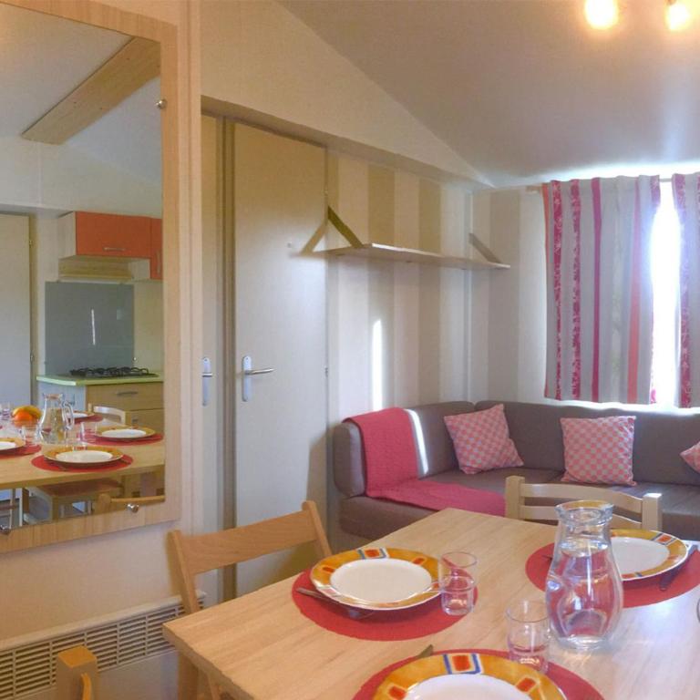 Mobilhome Climatisé 3CH 6P dans Parc des 7 Fonts - Mobile Home - 3