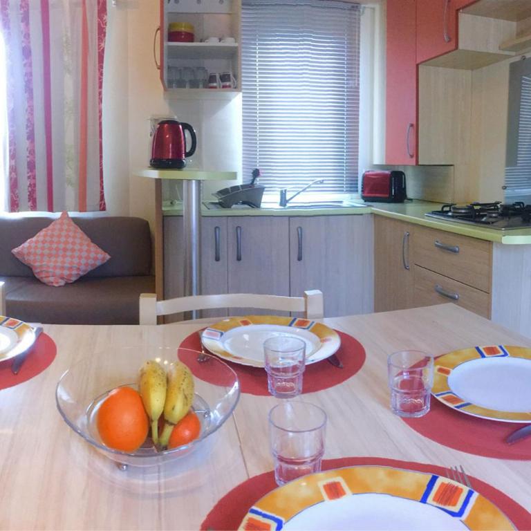Mobilhome Climatisé 3CH 6P dans Parc des 7 Fonts - Mobile Home - 4