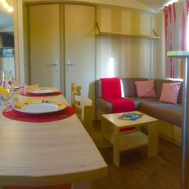 Mobilhome Climatisé 3CH 6P dans Parc des 7 Fonts - Mobile Home - 6