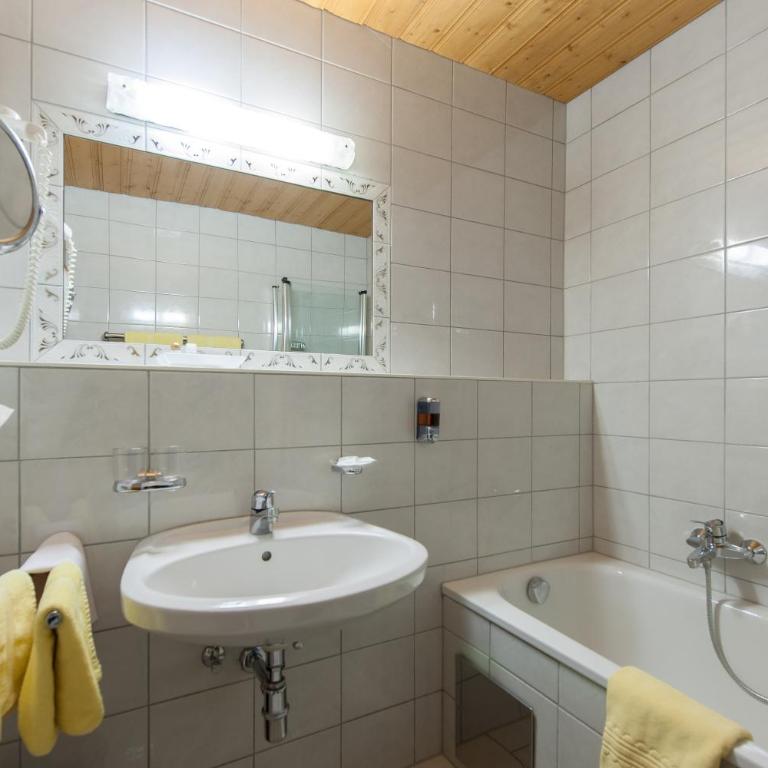 Hotel Jagdhof Bed & Breakfast - Suite mit Balkon - 8