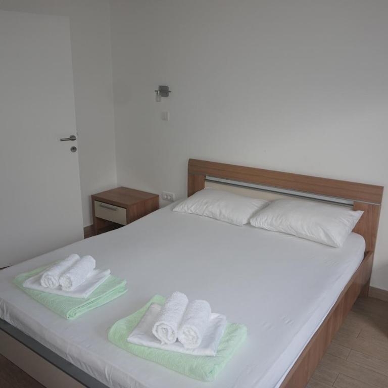 Apartments Minja Nerin - Apartment with Terrace - 4