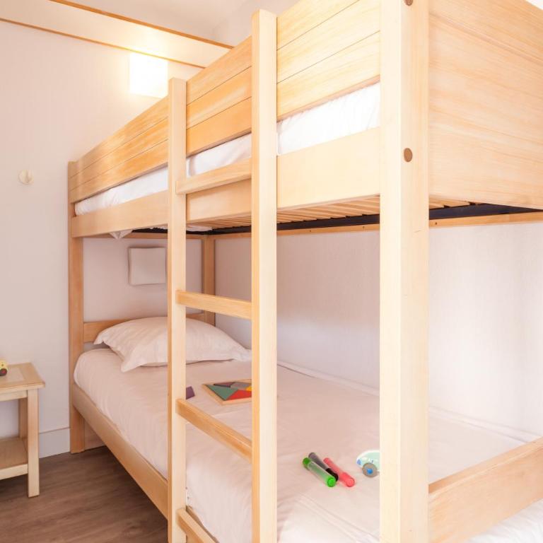 Résidence Pierre & Vacances La Pinède - Studio avec Coin Nuit dans Alcôve et Terrasse ou Balcon (4 Personnes) - Vue sur Jardin - 2