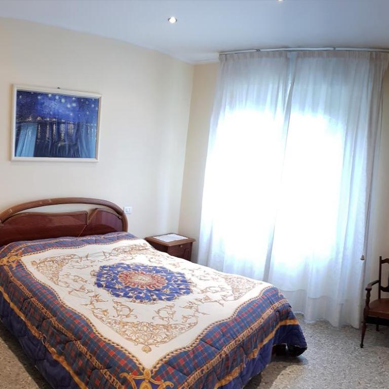 B&B In Centro - Camera Matrimoniale con Bagno in Comune - 2