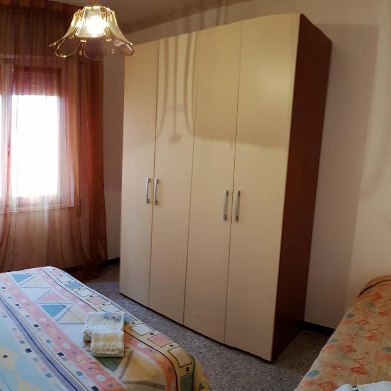B&B In Centro - Camera Tripla con Bagno in Comune - 3