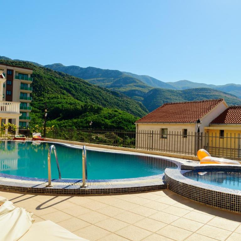 Apartment with pool - Two-Bedroom Apartment with Terrace - 13