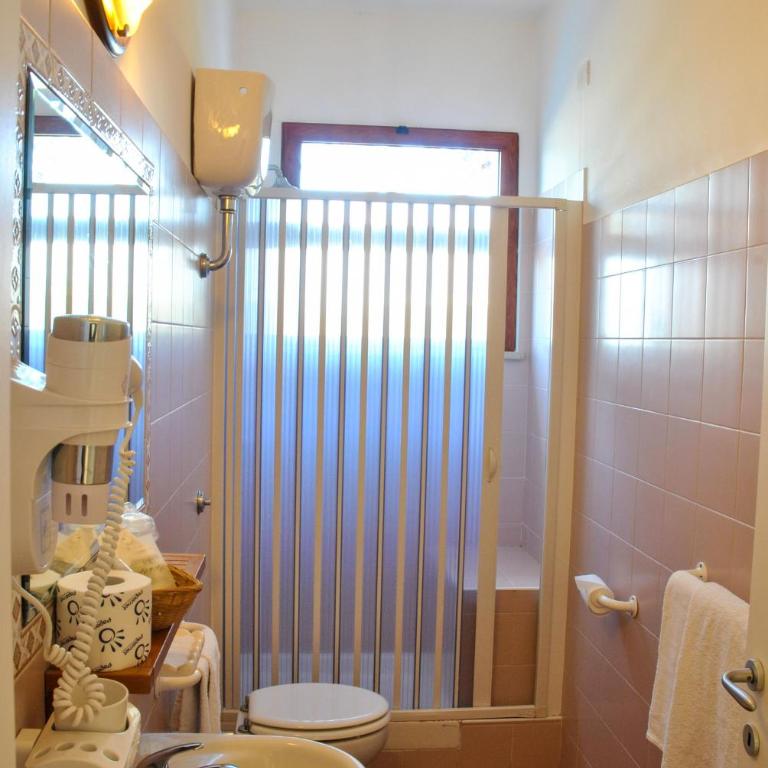 Hotel Villa Fiorita - Quadruple Room with Balcony and Sea View - 3
