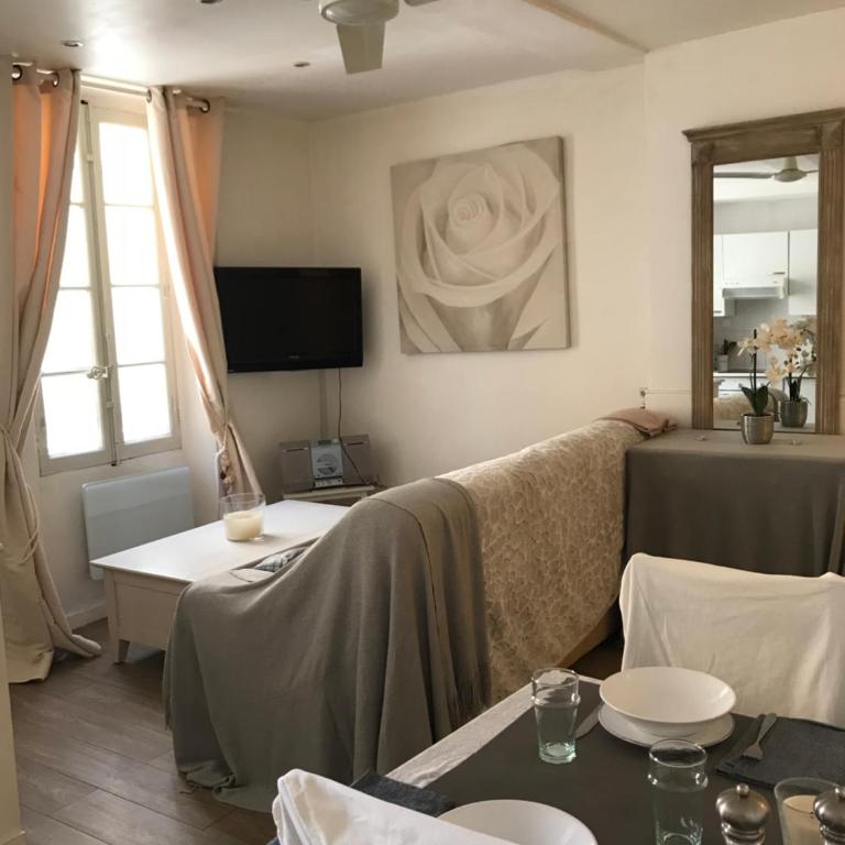 Studio tt équipé parking cœur ville - Apartment - 33