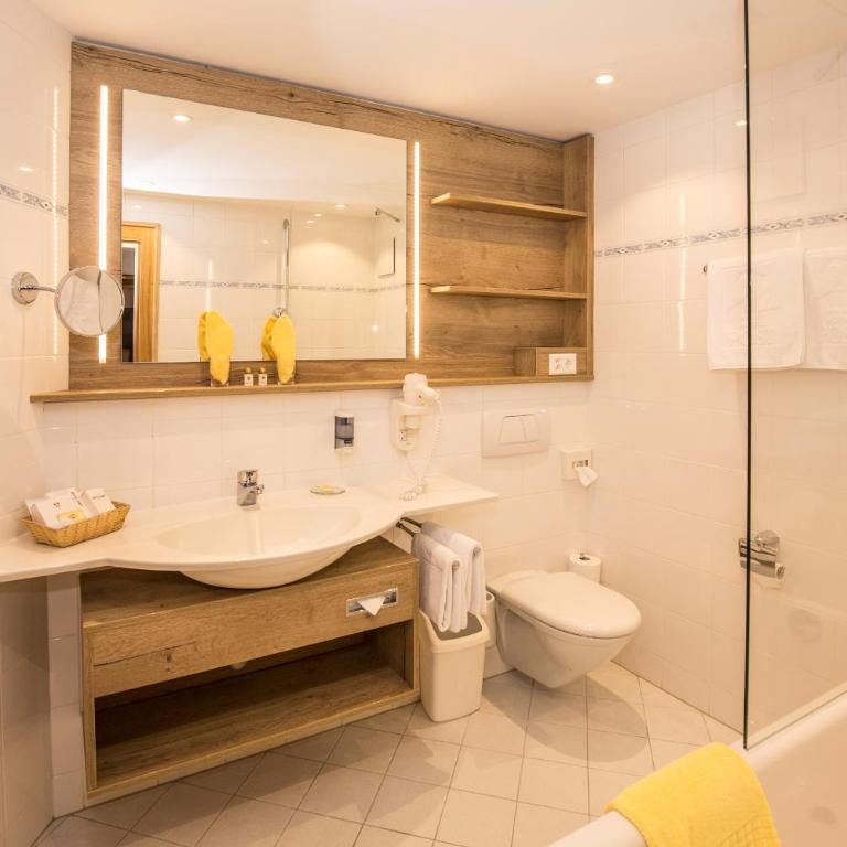 Hotel Post Sport- und Wellness - Standard Doppelzimmer mit Balkon - Nebengebäude - 1