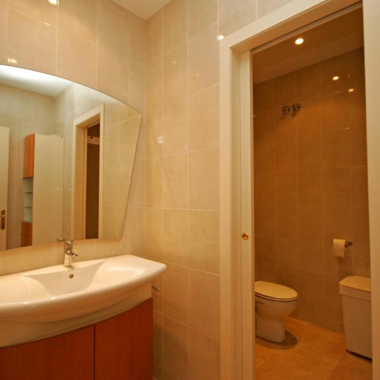 Sant Antoni Market - Large One-Bedroom Apartment (2 Adults) - 20
