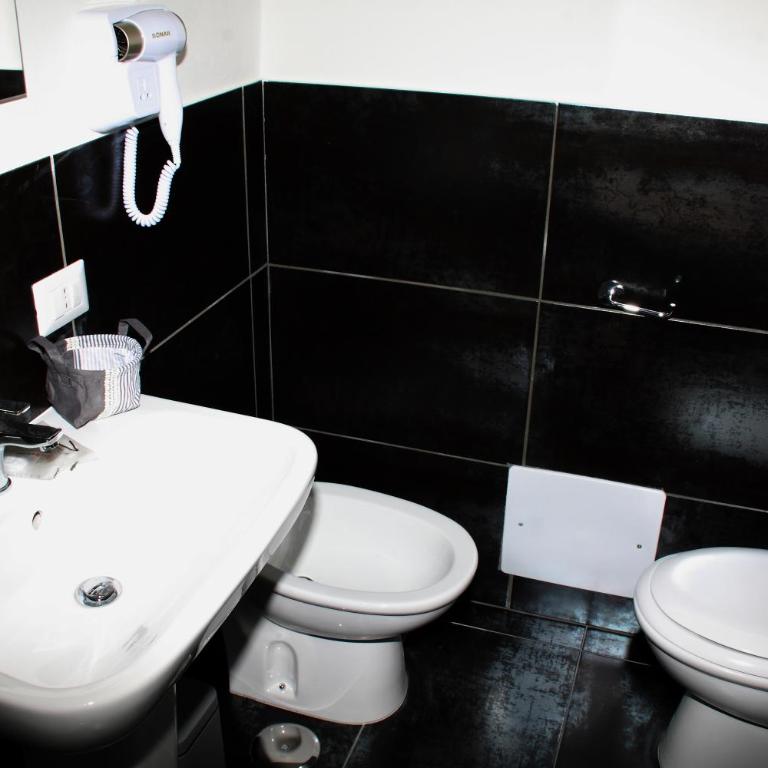 B&B Materdei 14 - Camera Tripla con Bagno Privato - 5
