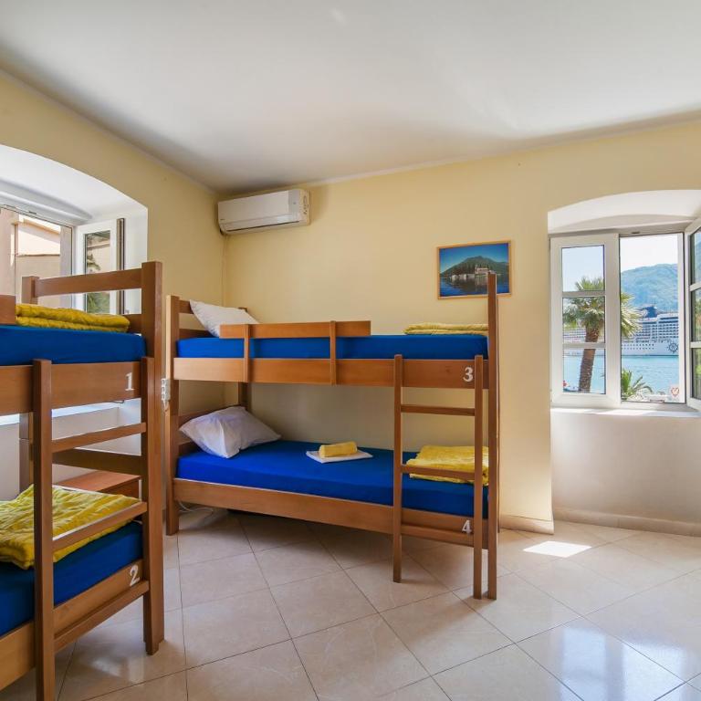 Montenegro Hostel 4U - Single Bed in 4-Bed Dormitory Room - 5