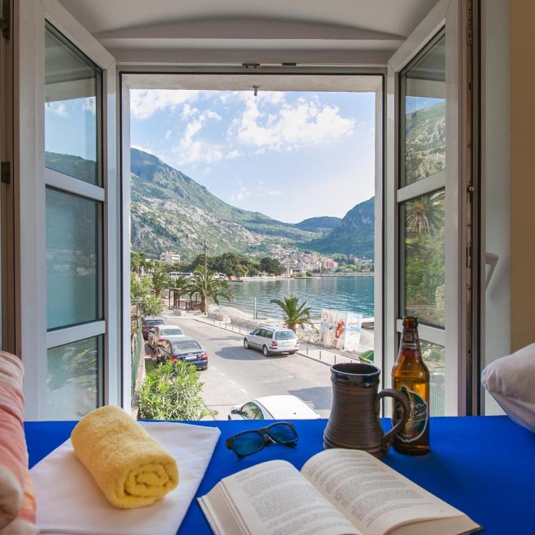 Montenegro Hostel 4U - Single Bed in 10-Bed Dormitory Room - 1