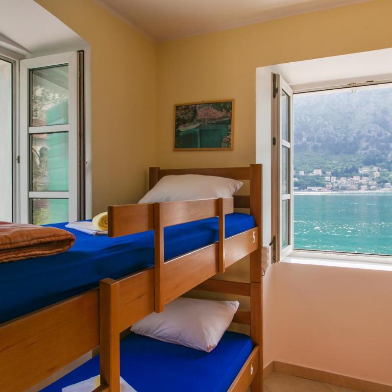 Montenegro Hostel 4U - Single Bed in 10-Bed Dormitory Room - 5