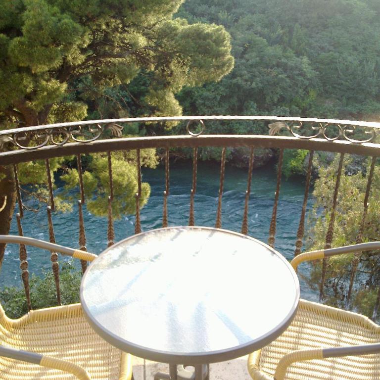 Villa Park - Double Room with Balcony and River View - 1