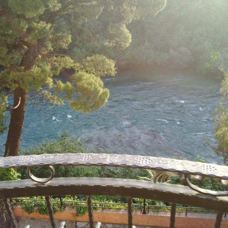 Villa Park - Double Room with Balcony and River View - 3