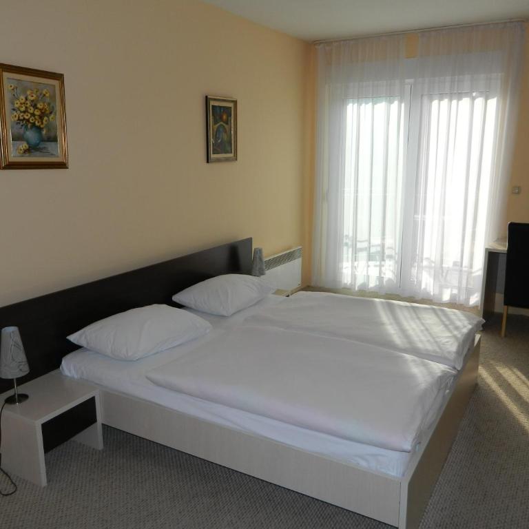 Villa Park - Dvokrevetna Soba sa Bračnim Krevetom, Balkonom i Pogledom na Reku - 5