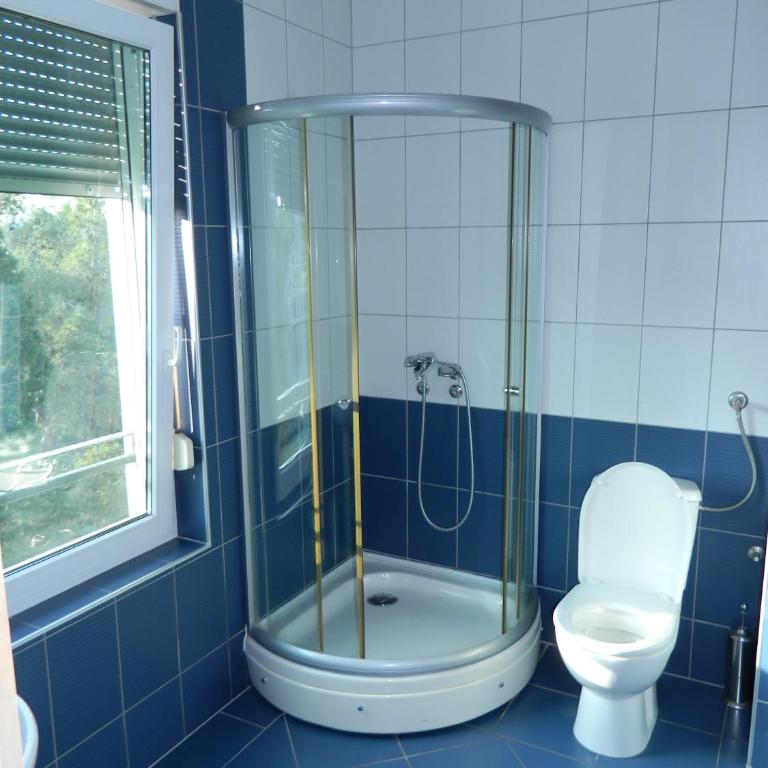 Villa Park - Double Room with Balcony and River View - 8