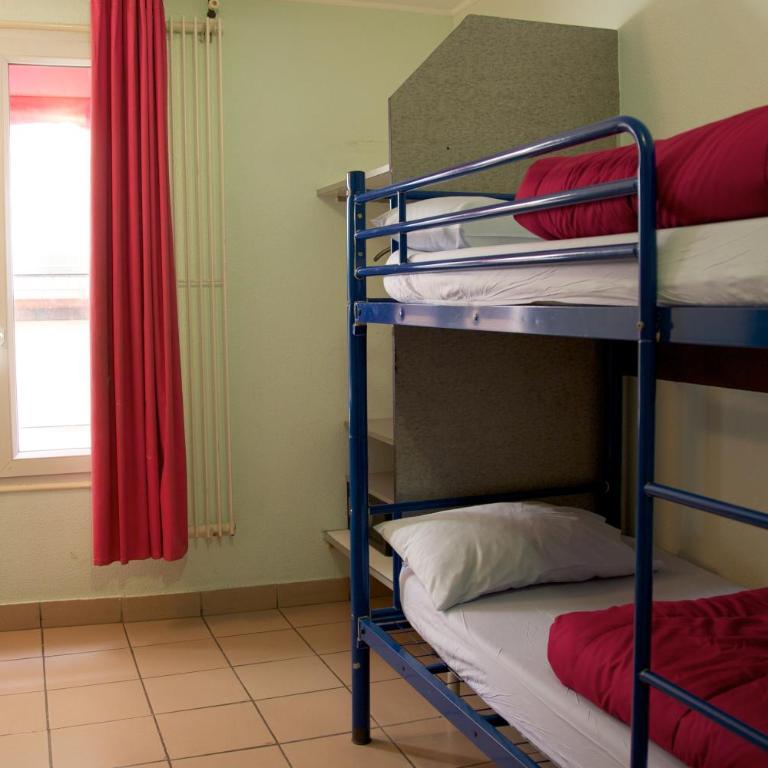 Auberge Internationale des Jeunes - Lit dans Dortoir Mixte de 3 Lits avec Salle de Bains Commune - 7