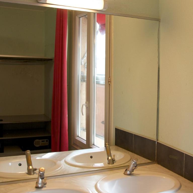 Auberge Internationale des Jeunes - Lit dans Dortoir Mixte de 2 Lits avec Salle de Bains Commune - 3