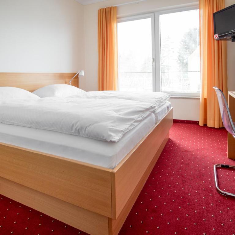 Hotel Reineldis - Doppelzimmer mit Balkon - 4