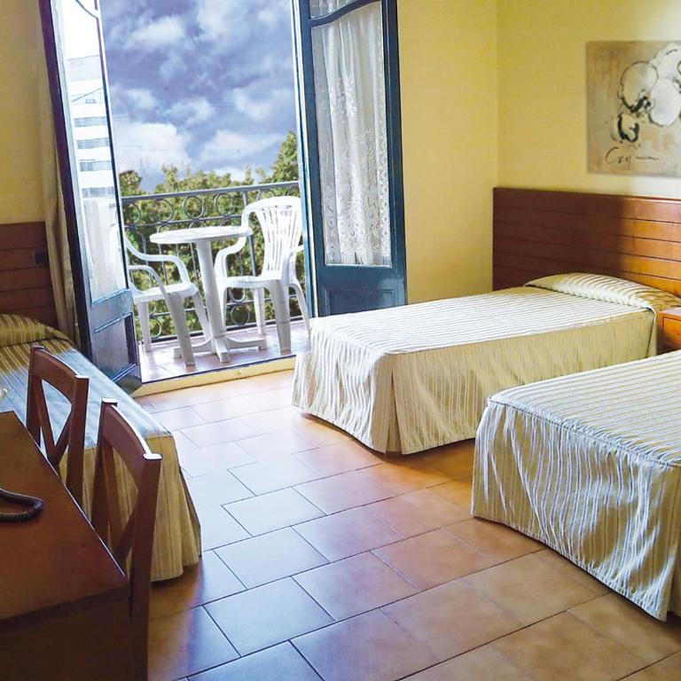 Hotel Toledano Ramblas - Twin Room with Extra Bed - 1
