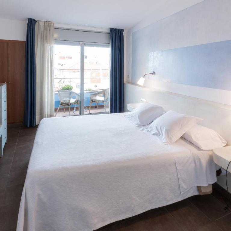 Hotel Carmen - Habitación Doble Deluxe con balcón - 6