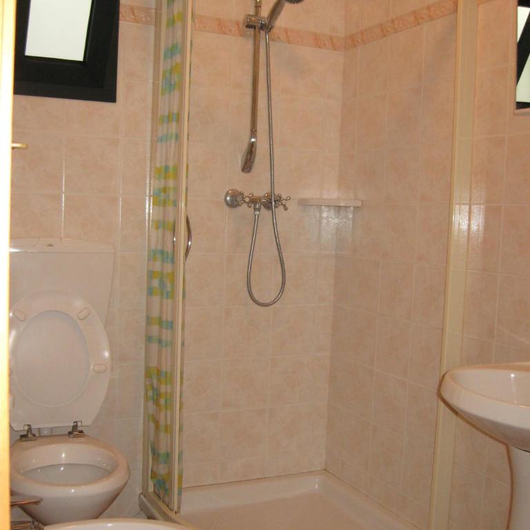 Camping La Pineta - Bungalow con 2 Camere da Letto - 2