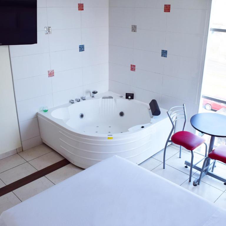 Hotel Colors Canada - Double Room with Spa Bath - 2