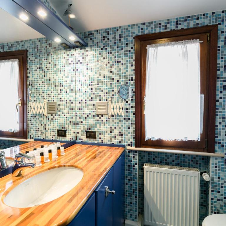 Sirmio Apartments - Primavera Stay - Top Floor Apartment with Terrace and Lake View - 7