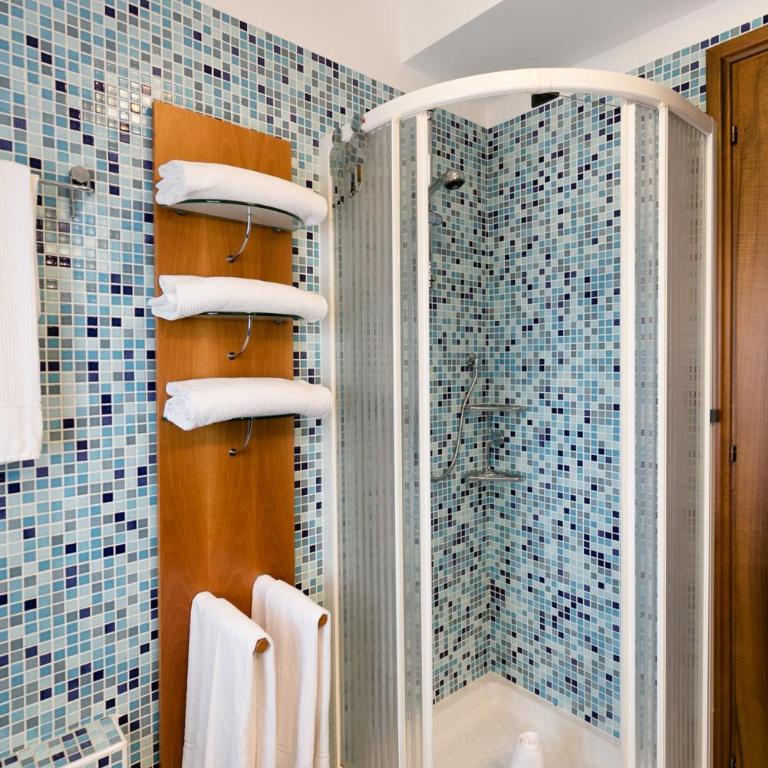 Sirmio Apartments - Primavera Stay - Top Floor Apartment with Terrace and Lake View - 5
