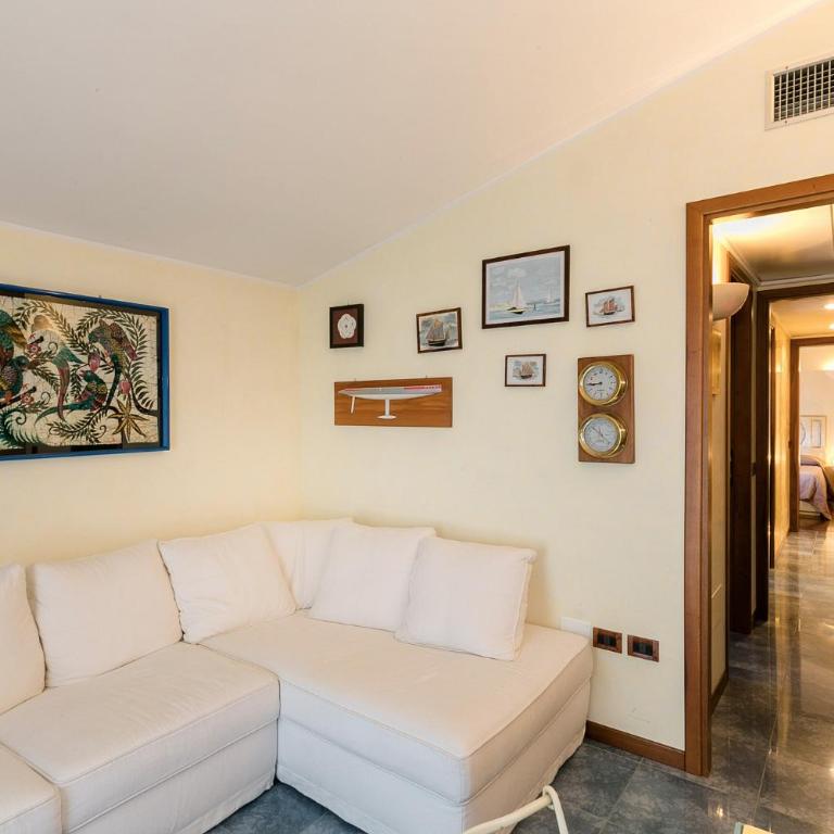 Sirmio Apartments - Primavera Stay - Top Floor Apartment with Terrace and Lake View - 9