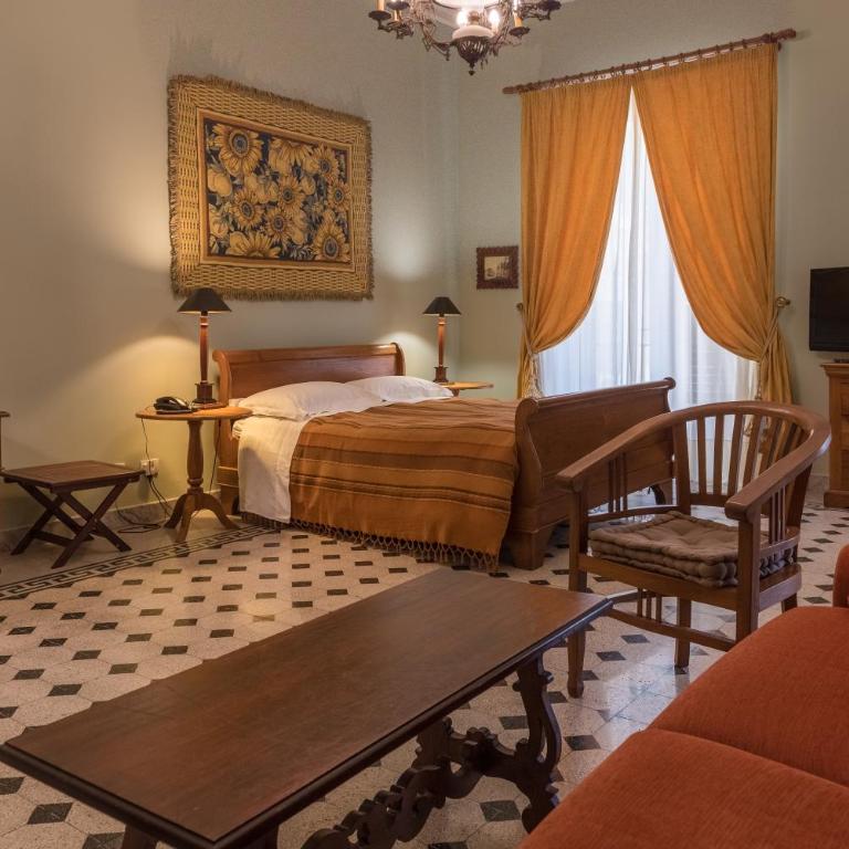 palazzo pantaleo - Family Room with Balcony - 4