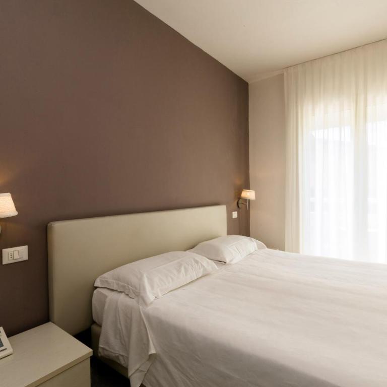 Hotel Saviola - Camera Matrimoniale Comfort con Balcone e Vista Lago Parziale - 1