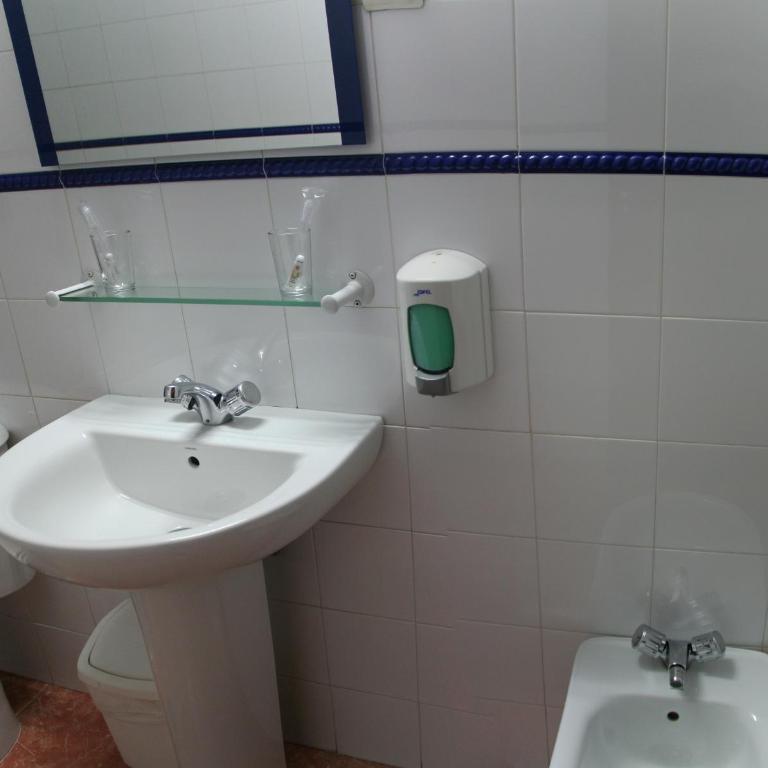 Hostal Jentoft - Habitación Doble Estándar con aparcamiento gratuito - 1 o 2 camas - 12
